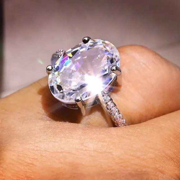 New 925 Oval 6 Ct Zircon Ring - Picture 5 of 6